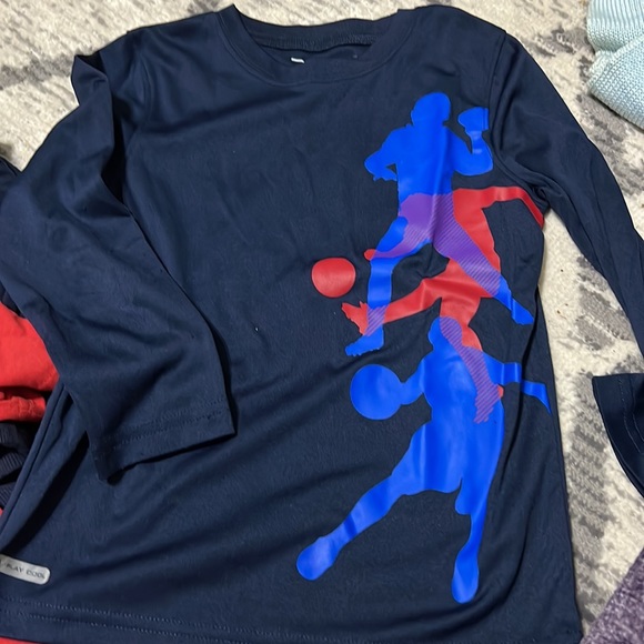 Boys 5pc Shirts and Hoodies Lot Size 4 Retails: $60 Make an offer. Brand new. - Picture 5 of 7